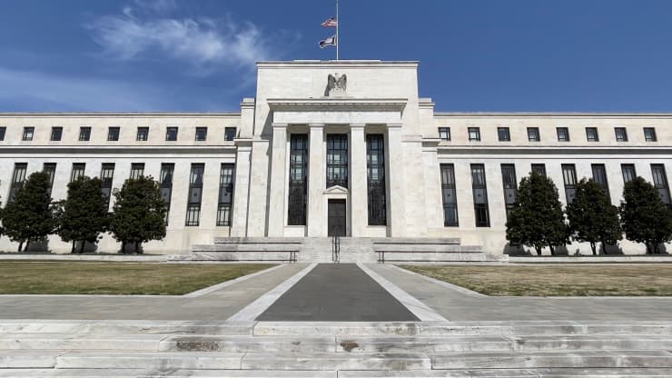 Are Central Banks Scared of Digital Currencies? 1 Are Central Banks Scared of Digital Currencies?